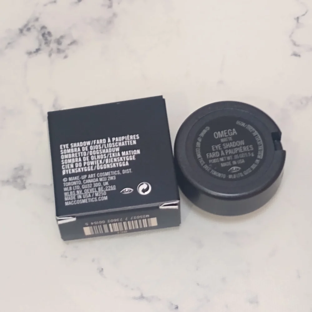 Mac Omega Matte Eye Shadow
